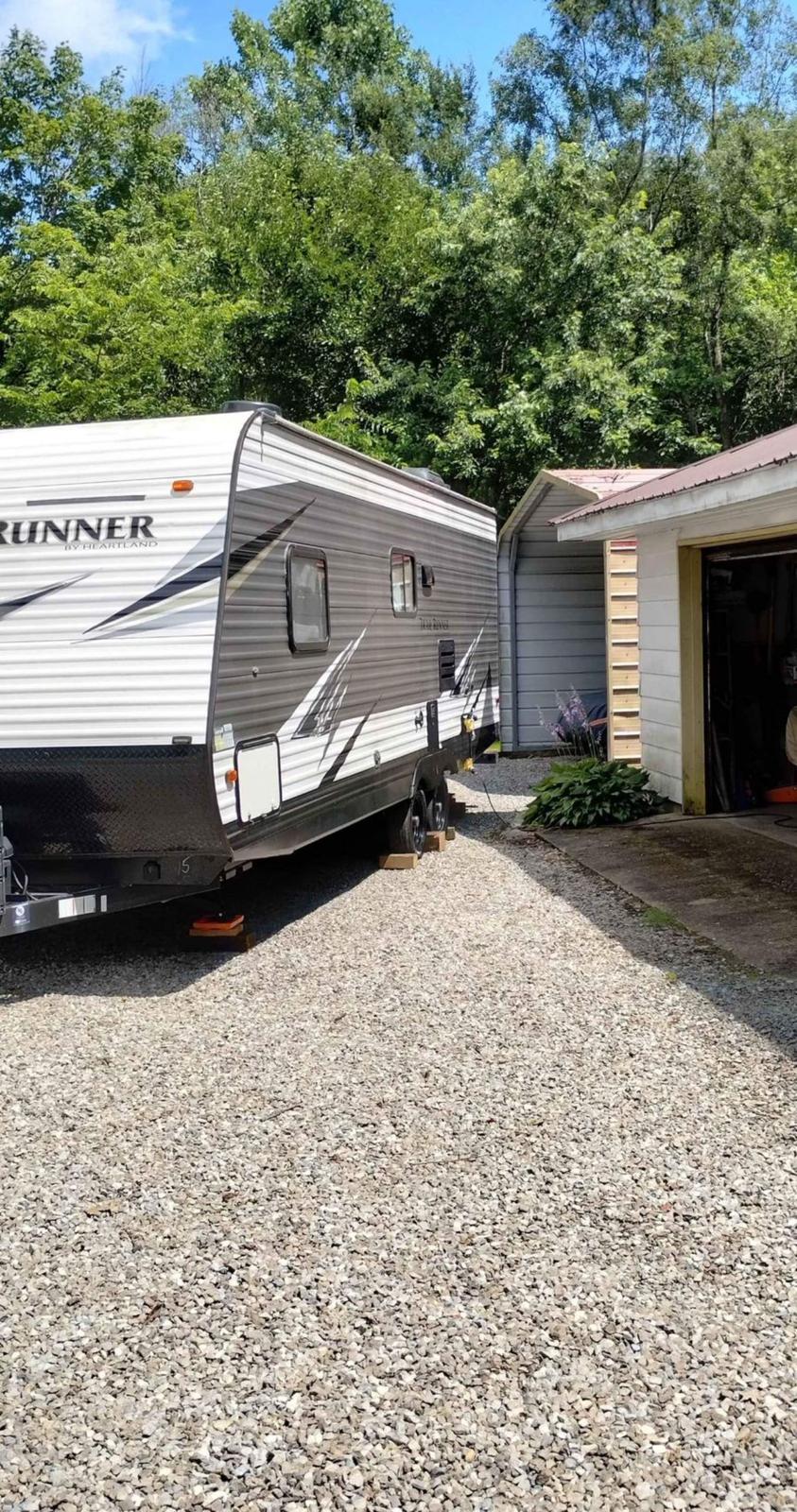 2021 25' Bunkhouse camper